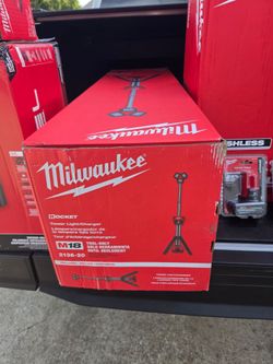 Milwaukee rocket tower light