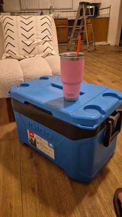 Igloo Latitude Hard Cooler Blue