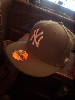 Green yankees hat