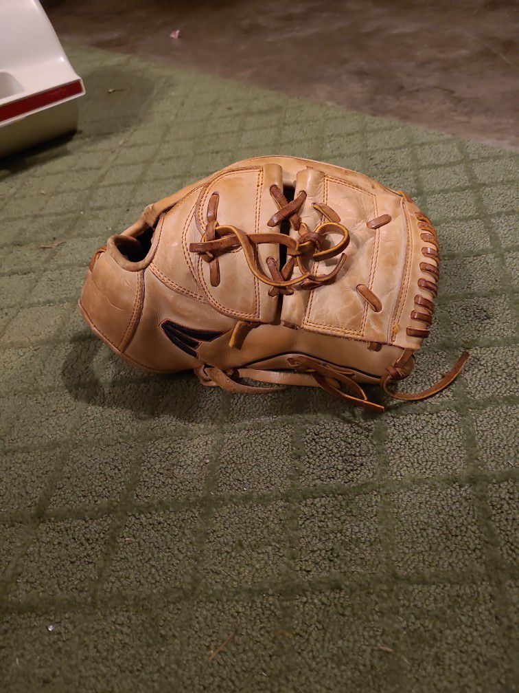 Easton 12in Baseball Glove