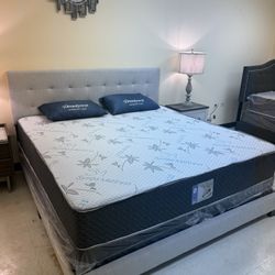 King or Queen Bedroom Set - Delivery Available 🚚🔥