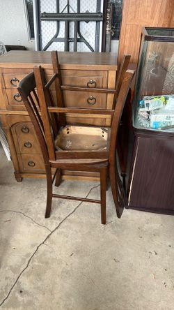 4 High Chairs