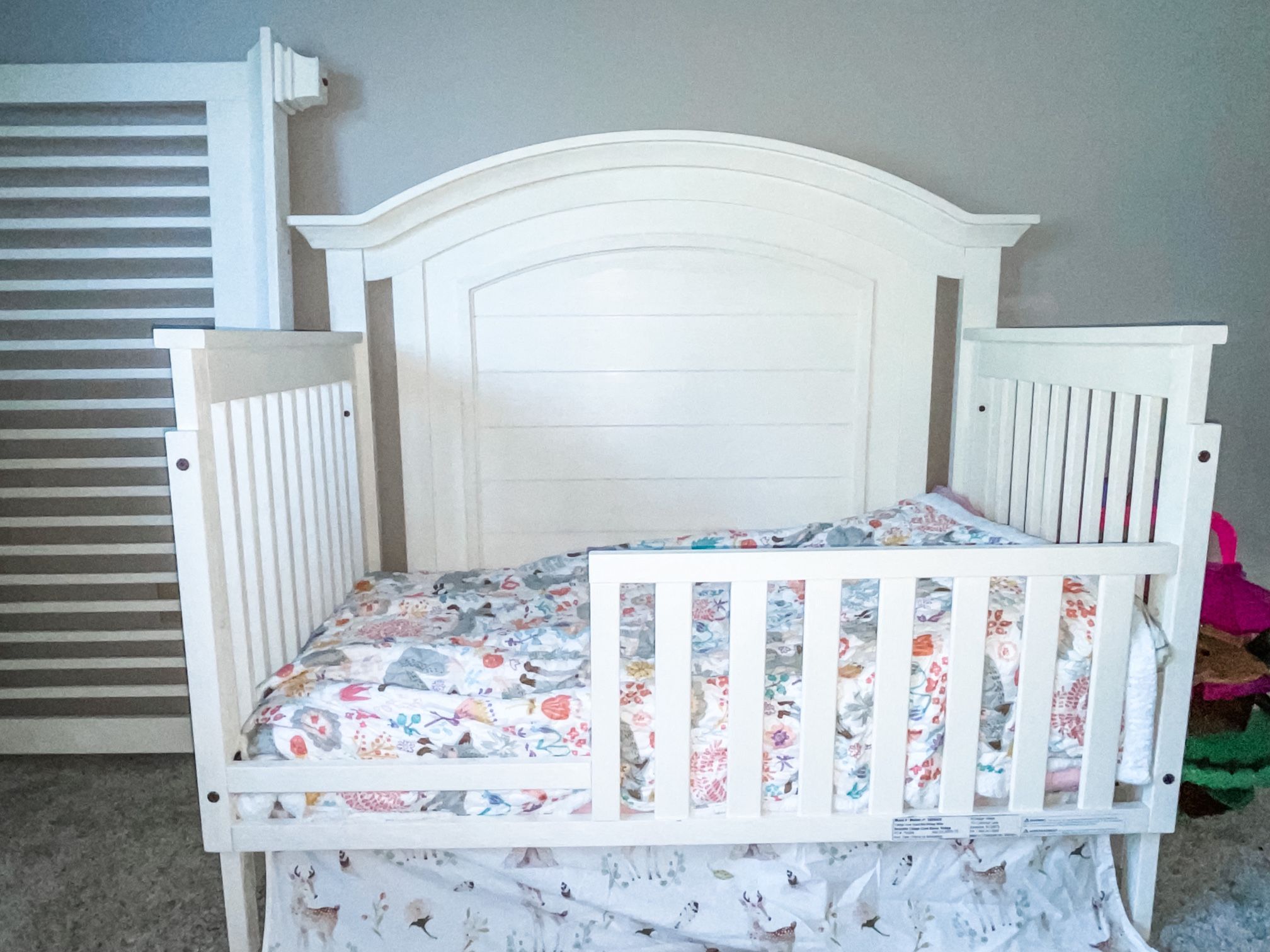 Oxford Baby 4 In 1 Cottage Cove Crib Set In Vintage White