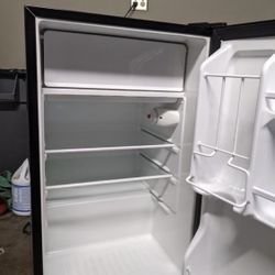 Magic Chef Refrigerator 