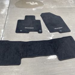 New Hyundai Tucson Carpeted Floor Mats: Front/Rear