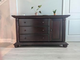 Baby Cache combo dresser