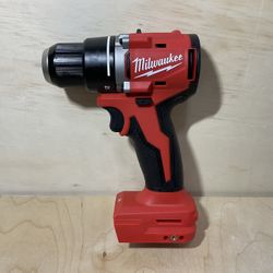Milwaukee M18 18V Lithium-Ion 1/2” Compact Drill/Driver 
