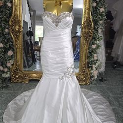 💎 Elegant Satin Mermaid Wedding Dress – Sample Sale💎
