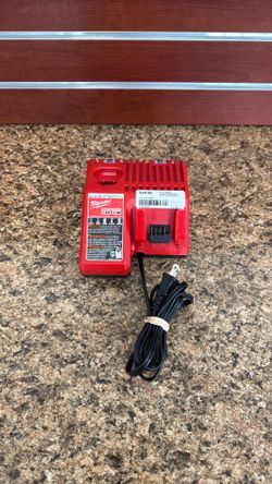 Tools battery Charger Milwaukee 48-59-1812