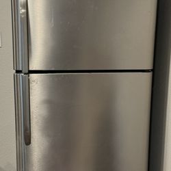 Frigidaire Refrigerator 