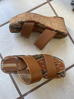 WOMAN’S DESIGNER PLATFORM SANDALS