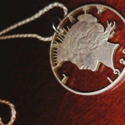 VINTAGE ANTIQUE CUTOUT USA US 1922 PEACE SILVER DOLLAR COIN PENDANT COLLECTABLE