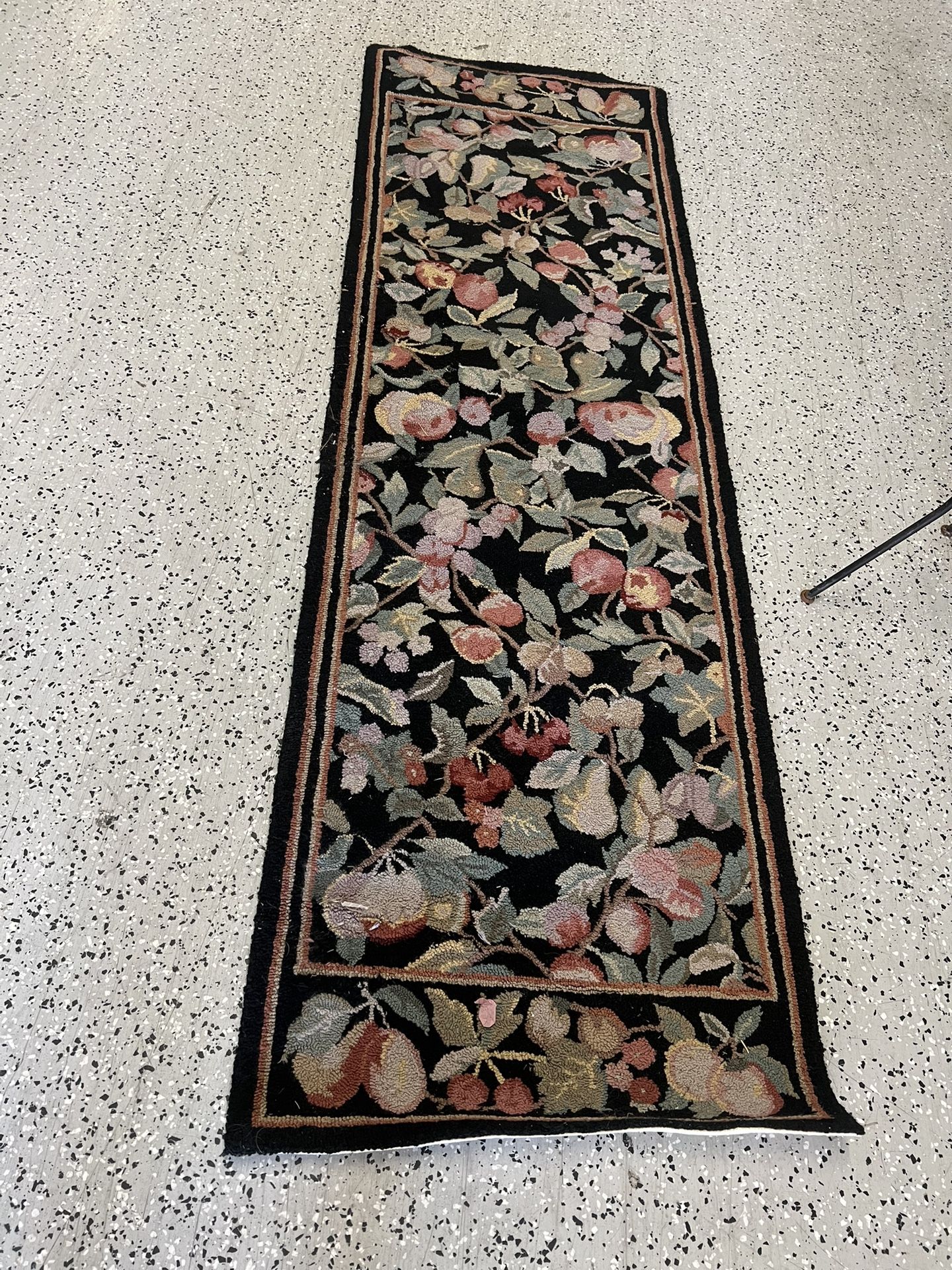 Vintage wall rug floral