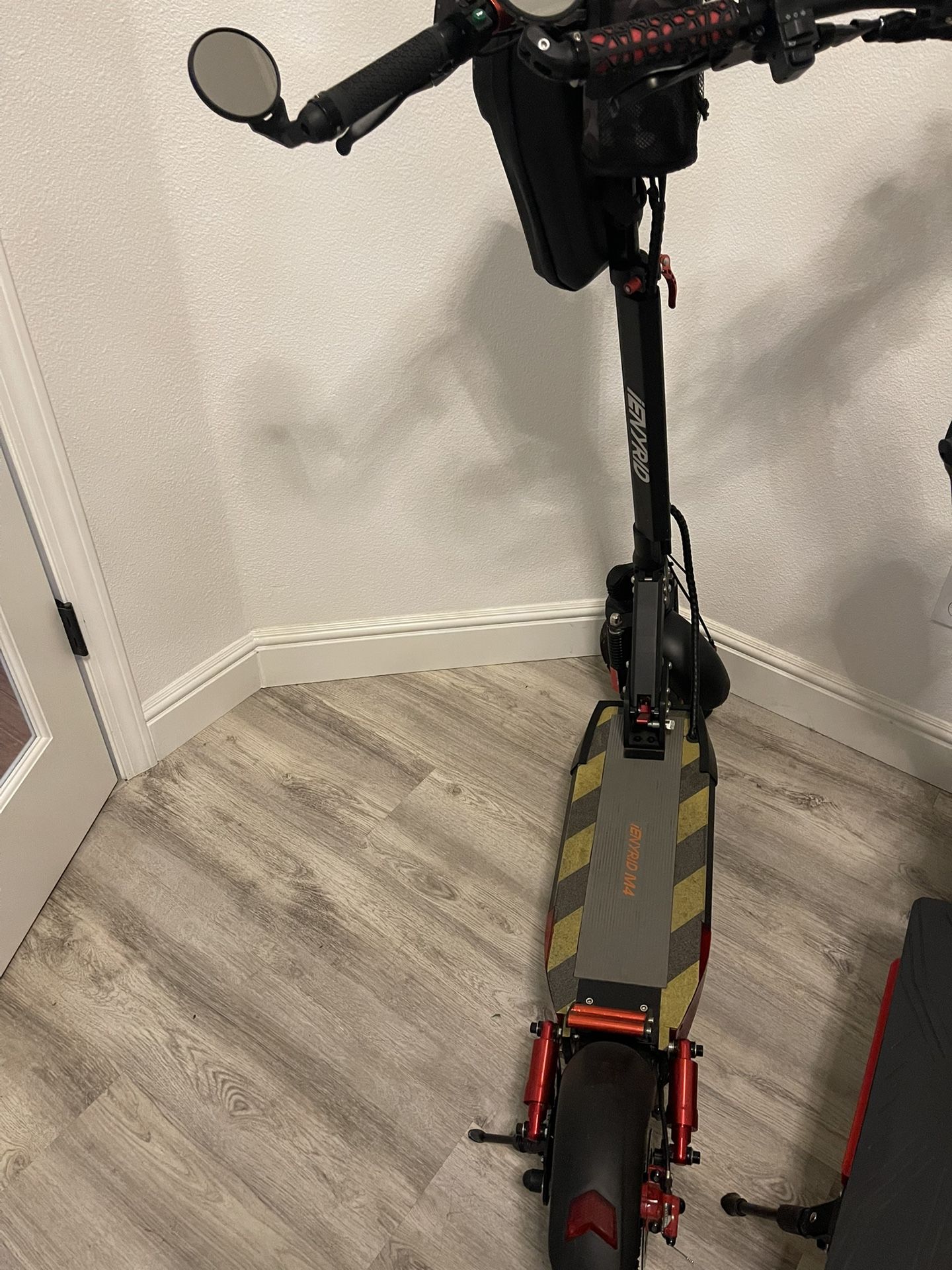 Ienyrid M4 E-scooter 28mph 40 Mile Range 