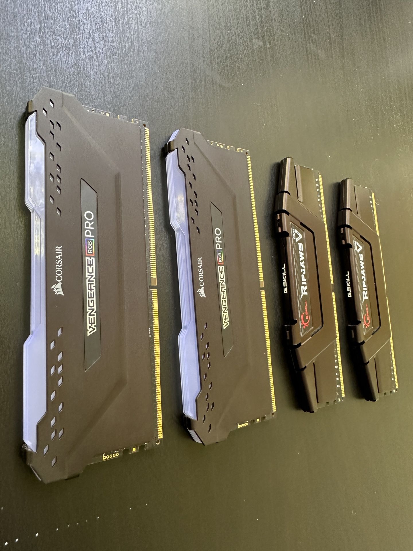 DDR4 3200MHZ Ram RGB Corsair 2x16gb and RipJaw 2x16gb