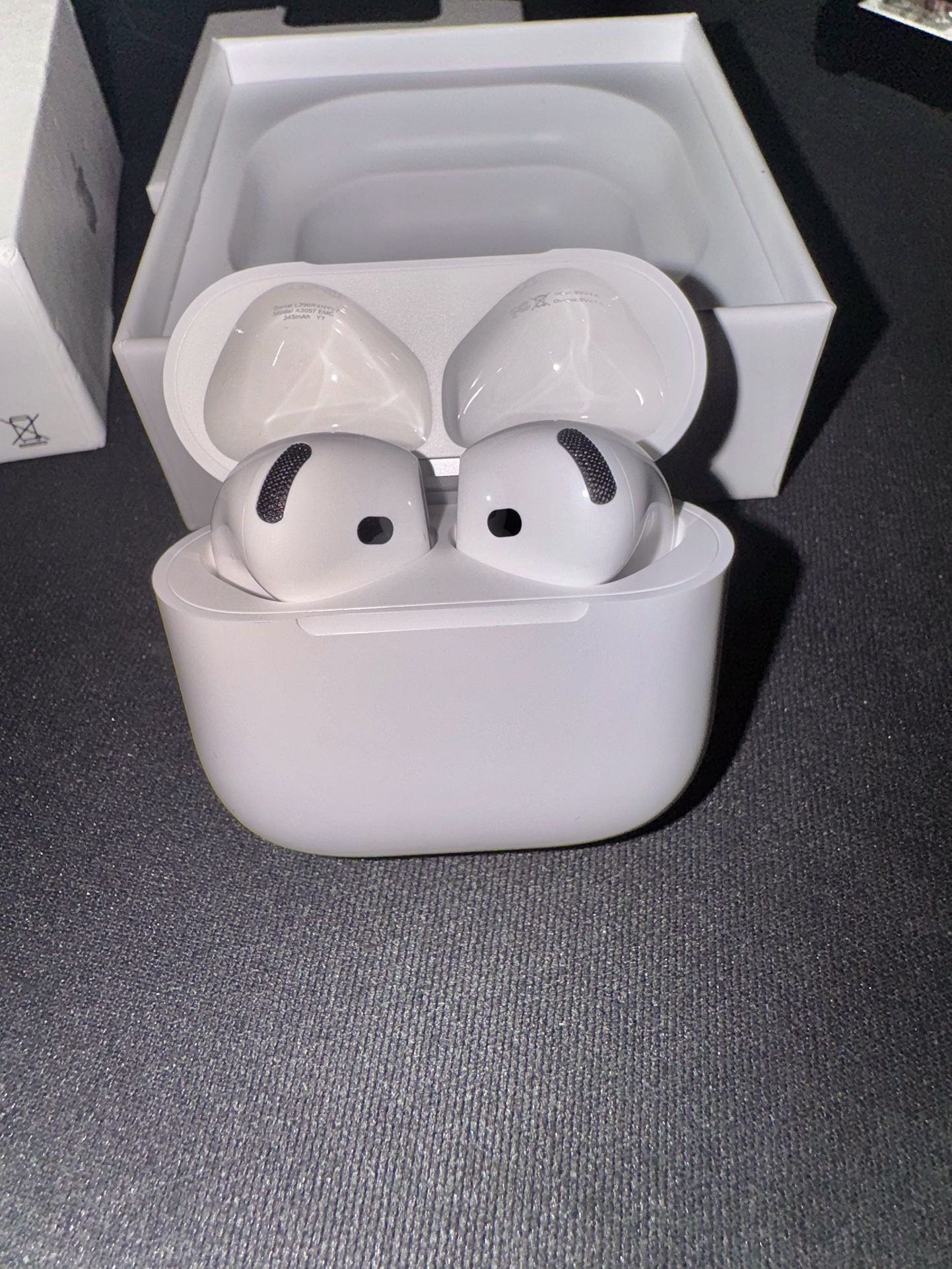 AirPods 4