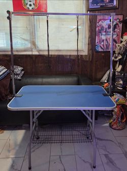 Dog grooming table