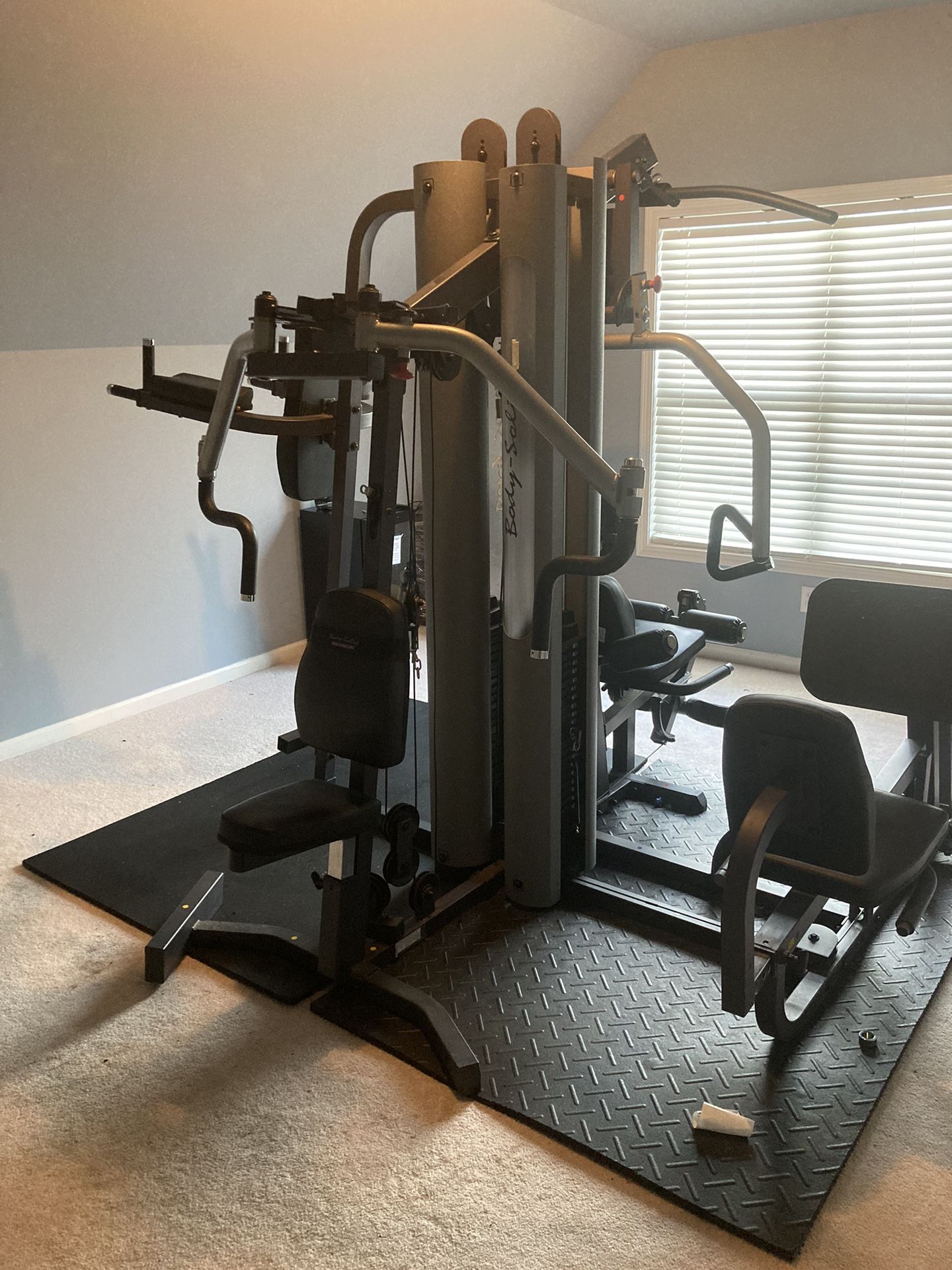 COMPLETE HOME GYM