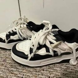 Liliana Footwear Women's Black and White Trainers