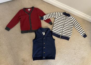Kids Old Navy Sweater And Vest Bundle Size 5T