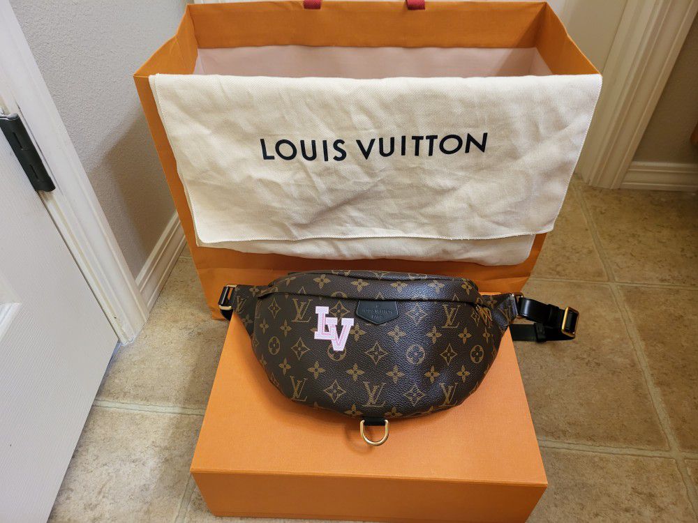 Louis Vuitton Loop Shoulder Bag for Sale in Framingham, MA - OfferUp