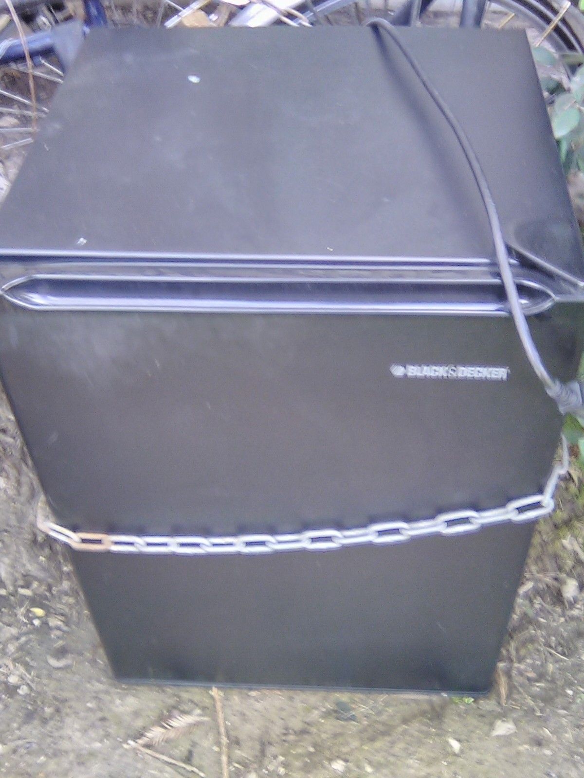 Black n decker black mini fridge