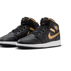 Air Jordan 1's Size 10 1/2 Gently Worn 