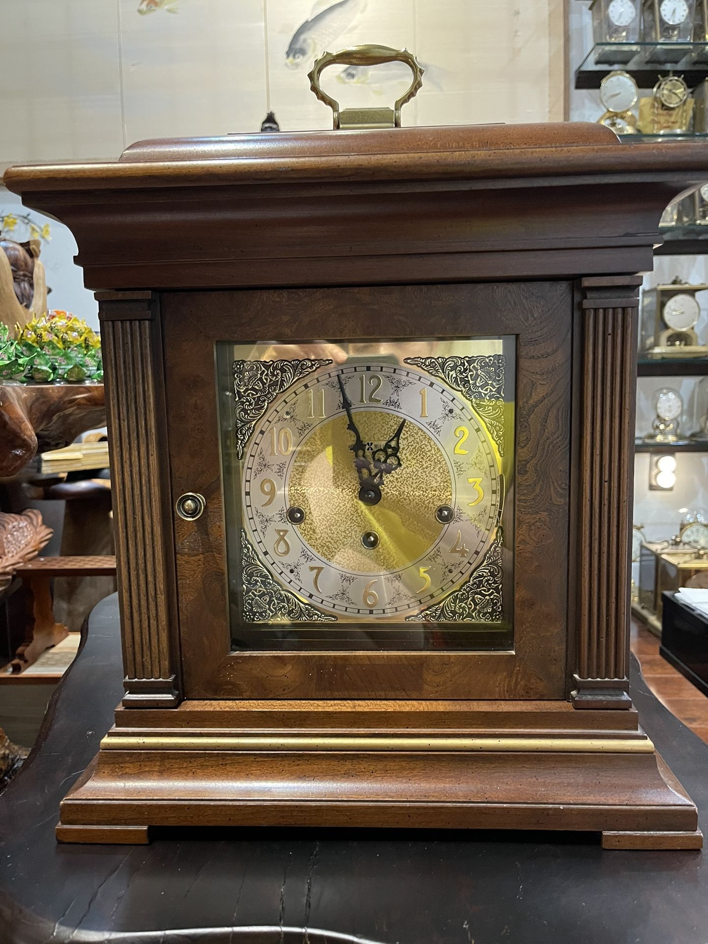 VINTAGE HOWARD MILLER MANTLE CLOCK TRIPLE CHIME KEY WIND MOVT # 612436 2 JEWELS/ KEY WORKS