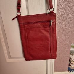 Beautiful Leather Purse It's New Good Condition 