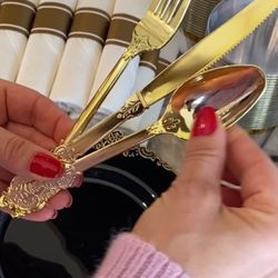 350 Pieces Plastic Disposable Plates