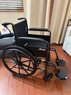 Foldable standard wheelchair