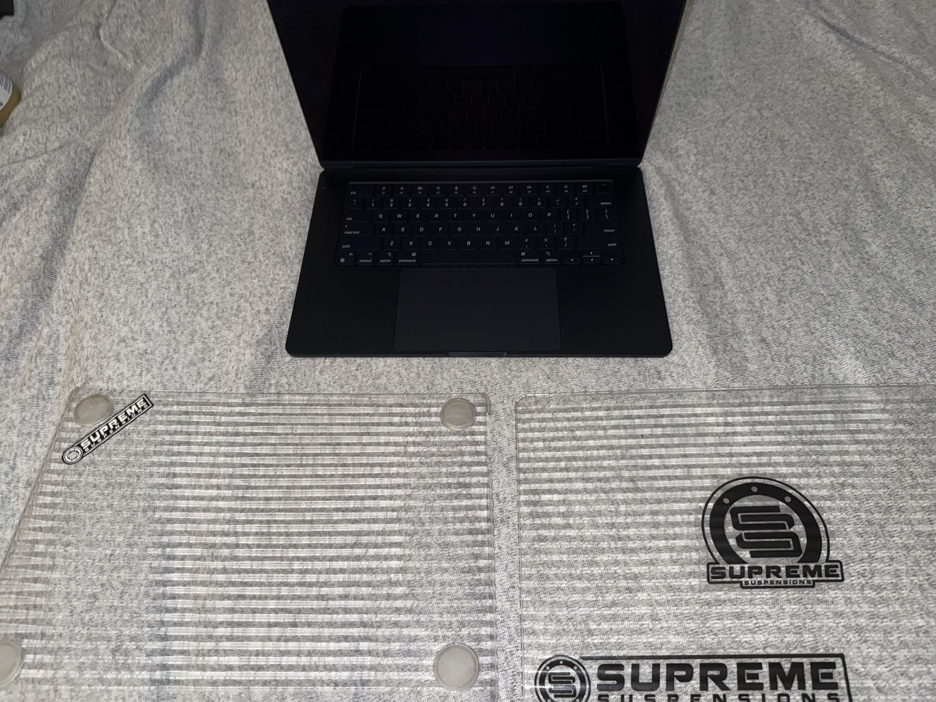 15-inch MacBook Air M2 (2023) – Midnight – 256GB – used a couple time