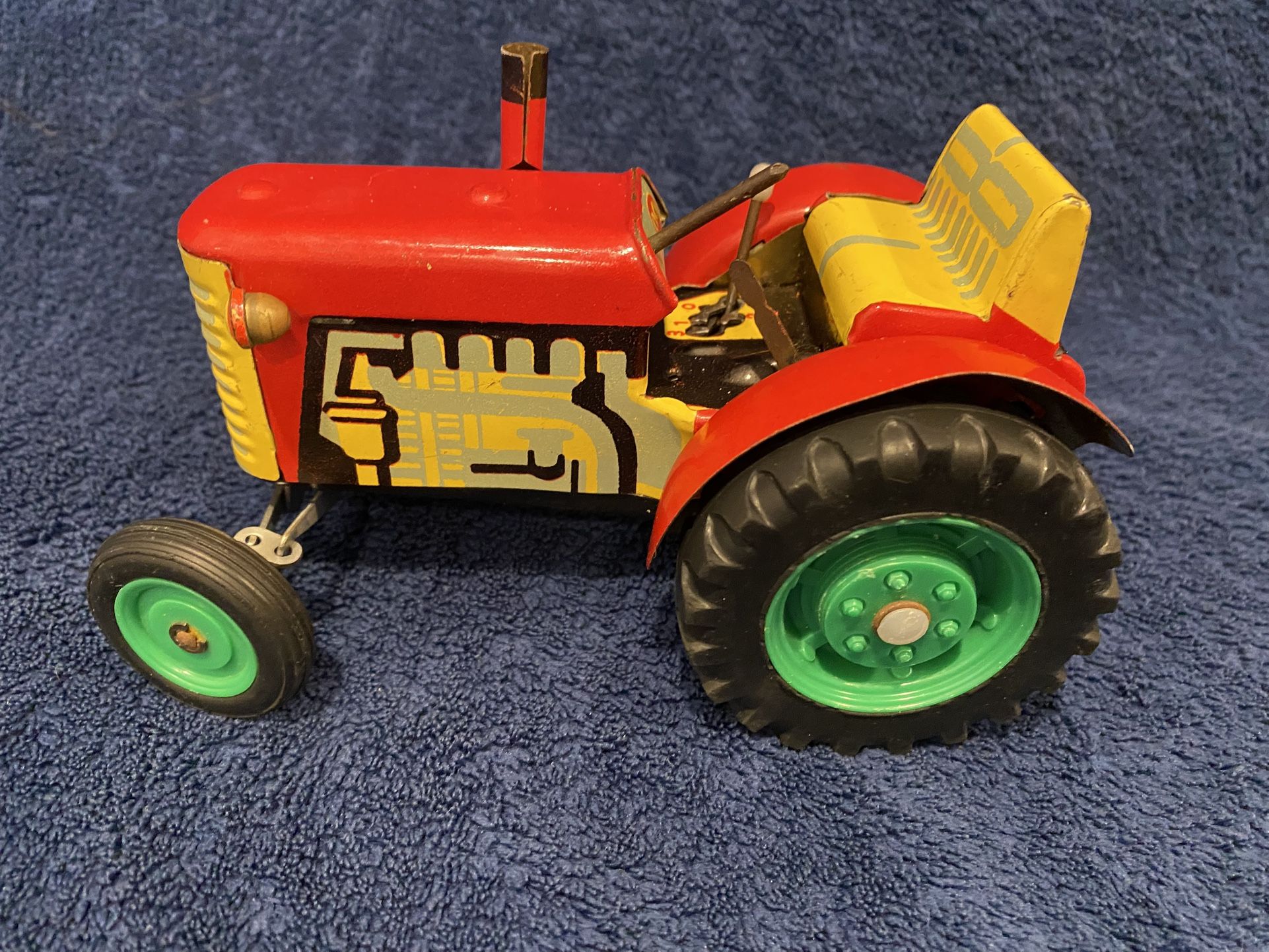 Vintage Schylling Tractor wind up tin toy – steering wheel missing