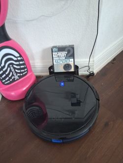 eufy Robot Vacuum 11S (2 new batteries, no remote control)