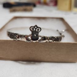 Brand new Women's Claddagh 925 Silver Bracelet 