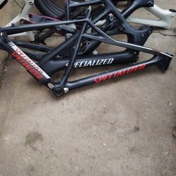 Specialized Carbon Frames And Royval Rims 