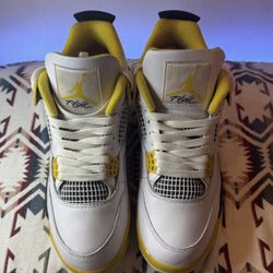 AIR JORDAN 4 Retros size 9.5 men’s No box excellent condition!