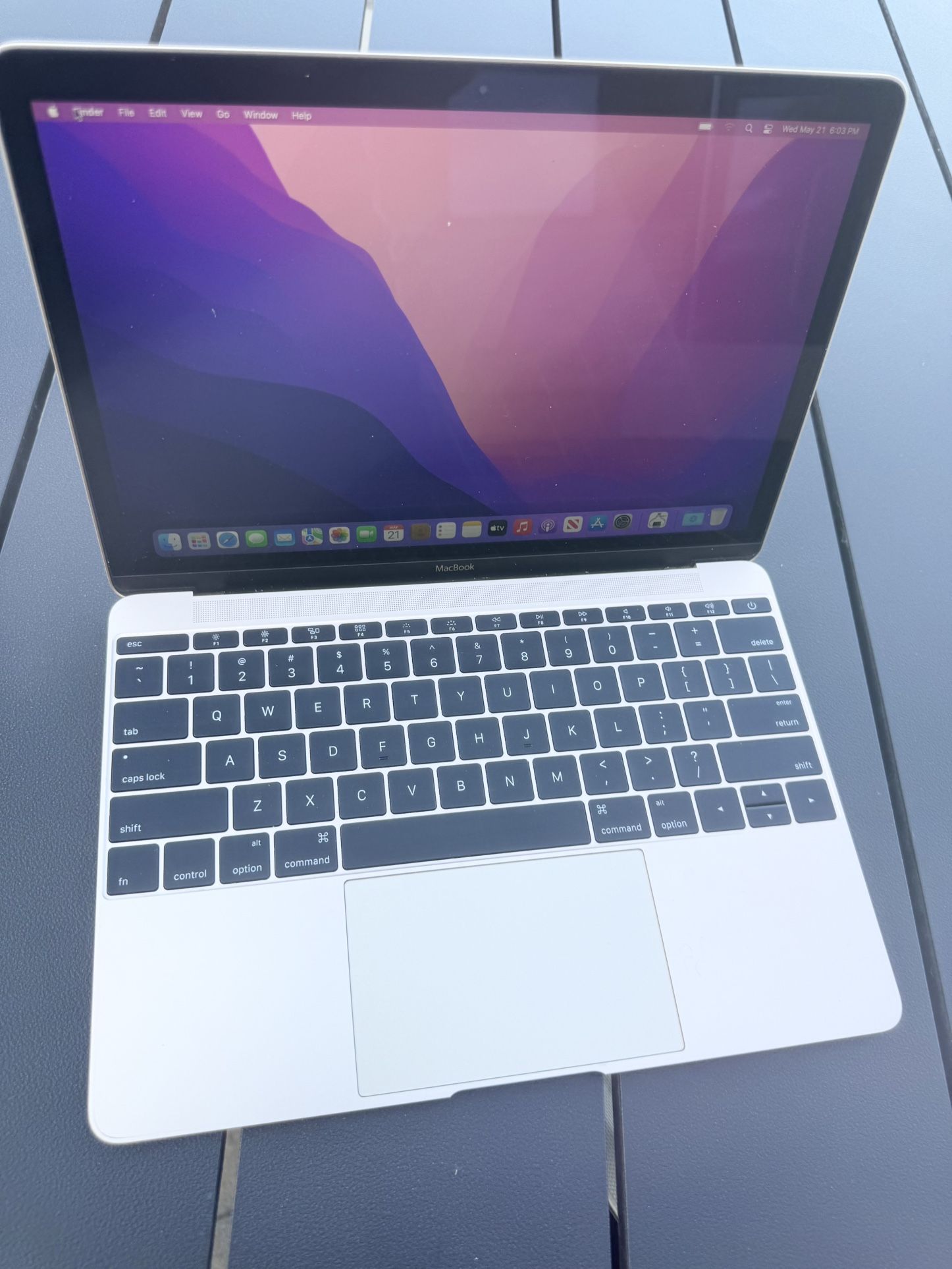 Apple 2016 MacBook 💻 12- Inch 1.3 Ghz M7 8Gb/251 SSD Laptop 💻 Gold