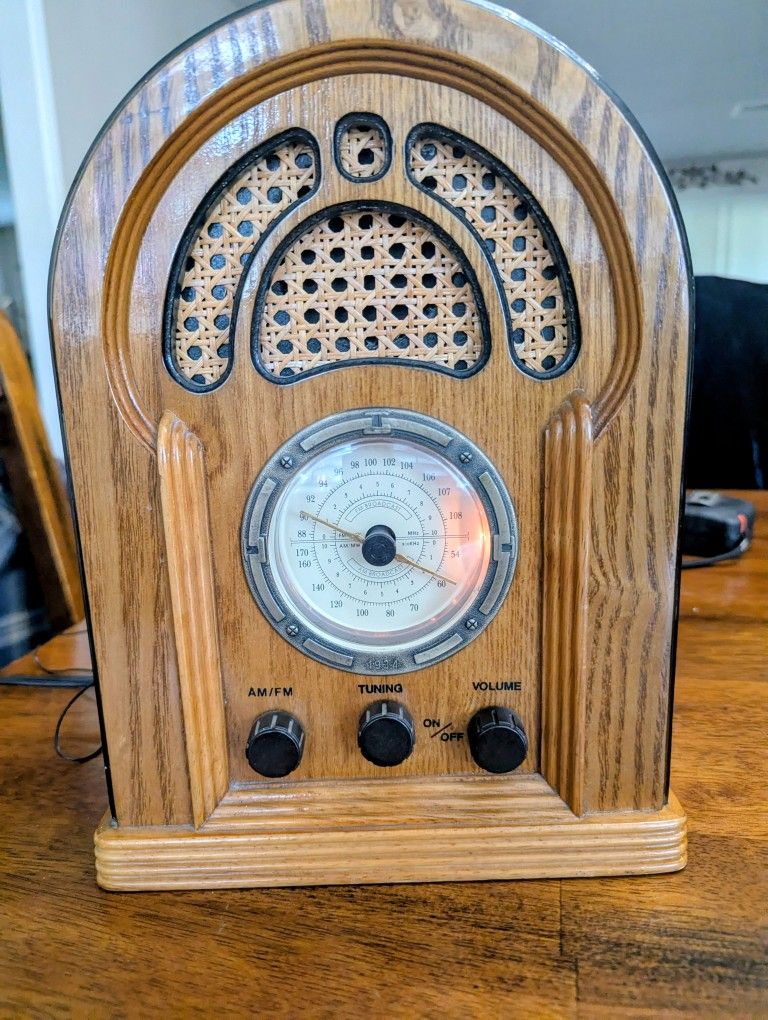 Vintage AM/FM Radio