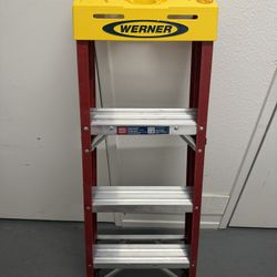 Brand New FS204P2025 4-ft ( 8-ft Reach Height ) Fiberglass Type 2 - 225 lbs. Load Capacity Step ladder 