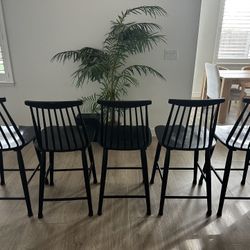 Modern Black Bar Stools (Set of 5) – Like New 