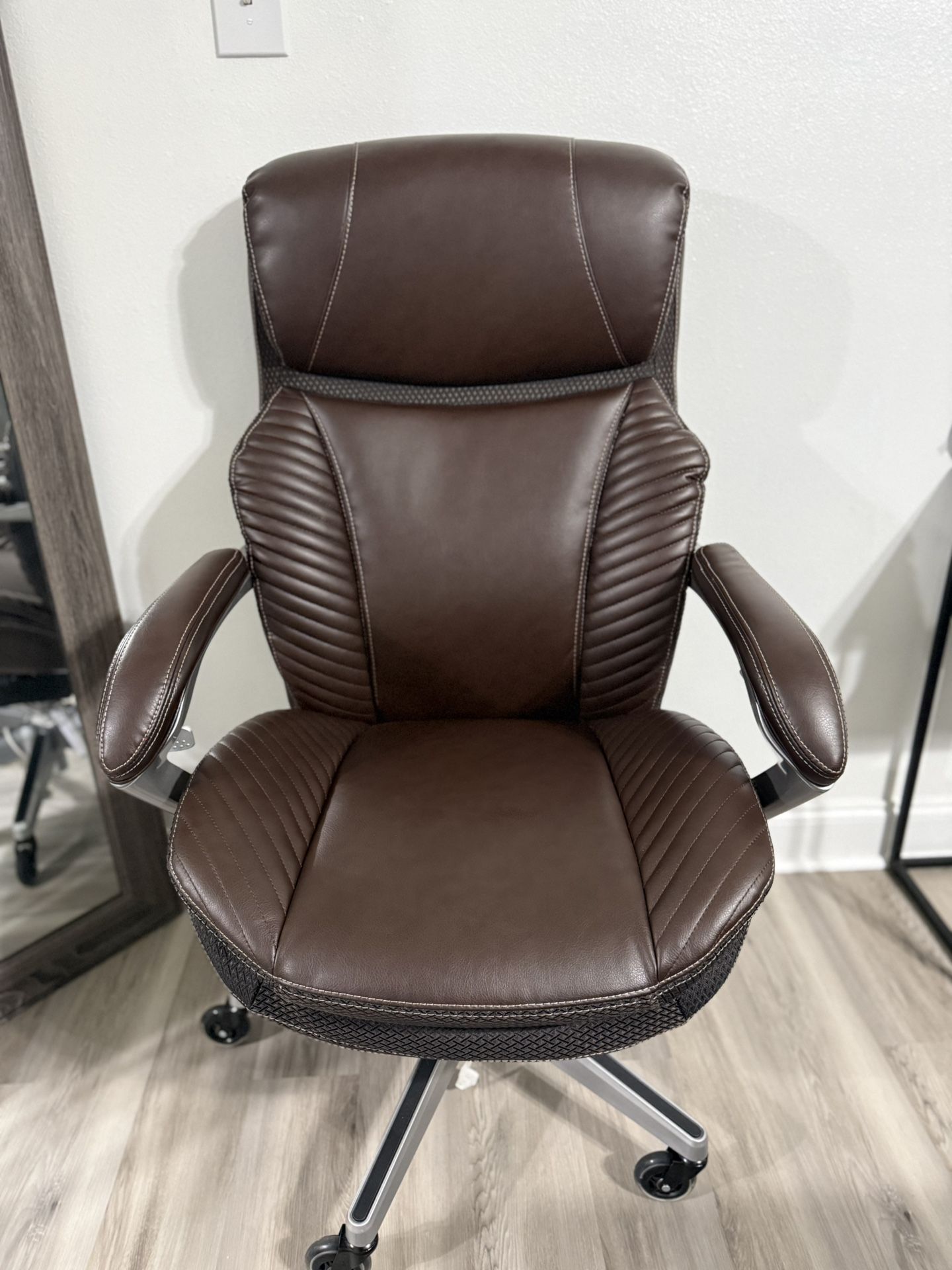 SERTA ICOMOFT NEW BROWN CHAIR