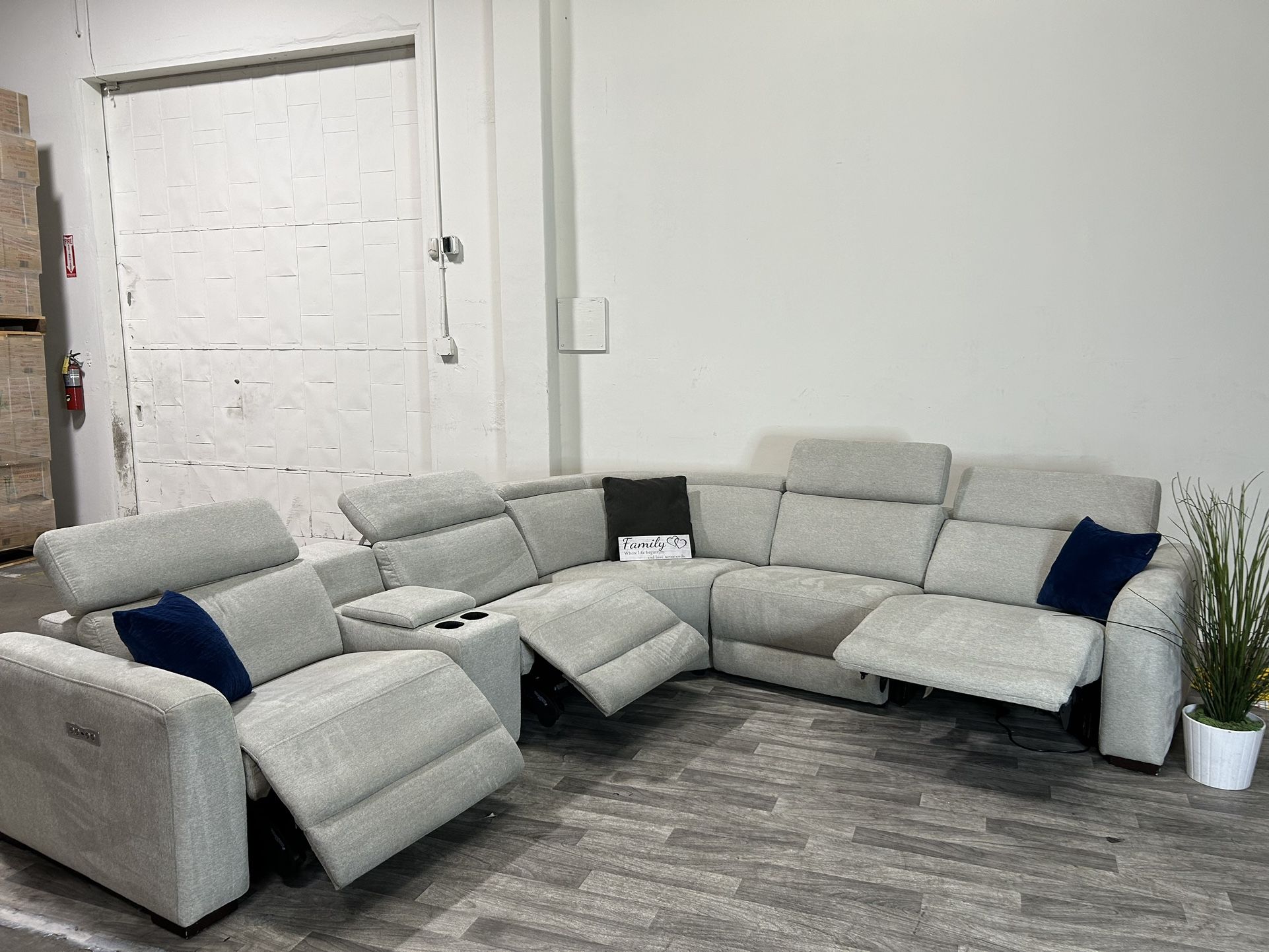 LIKE BRAND NEW! Gray Eletric Power Recliner Sectional Couch (FREE DELIVERY,All Products : American Fashion Style Bags On Sale