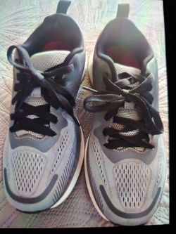 Vendo bonitos tenis para hombre zize 7