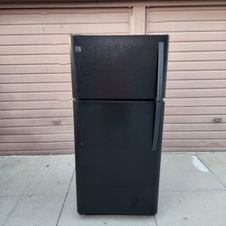 30X30X66 KENMORE FRIDGE 18CUFT BLACK 