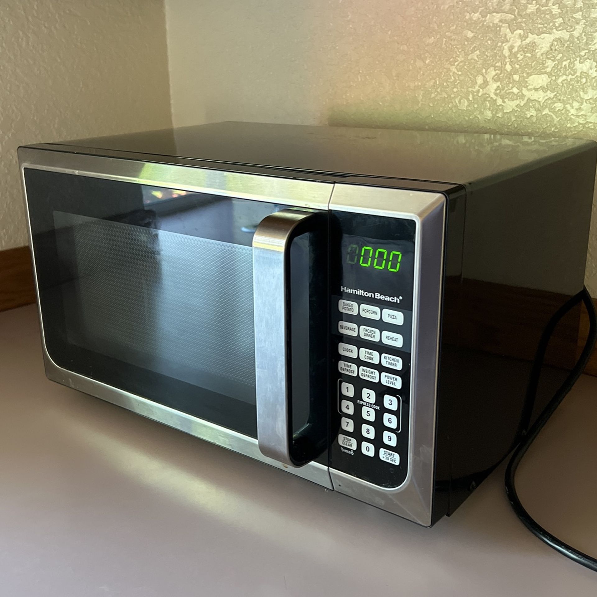 Hamilton Beach Microwave for Sale in Hillsboro, OR - OfferUp