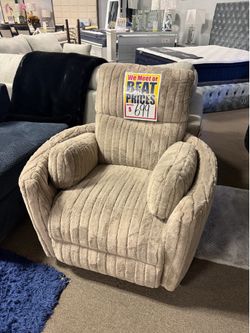 Cozy recliner! ❤️😍💕 easy financing!