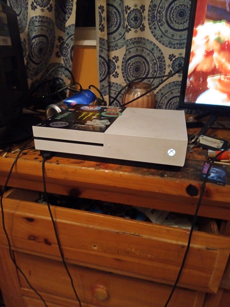 Selling My Microsoft Xbox One S. 500gb. Asking For $140 Obo.