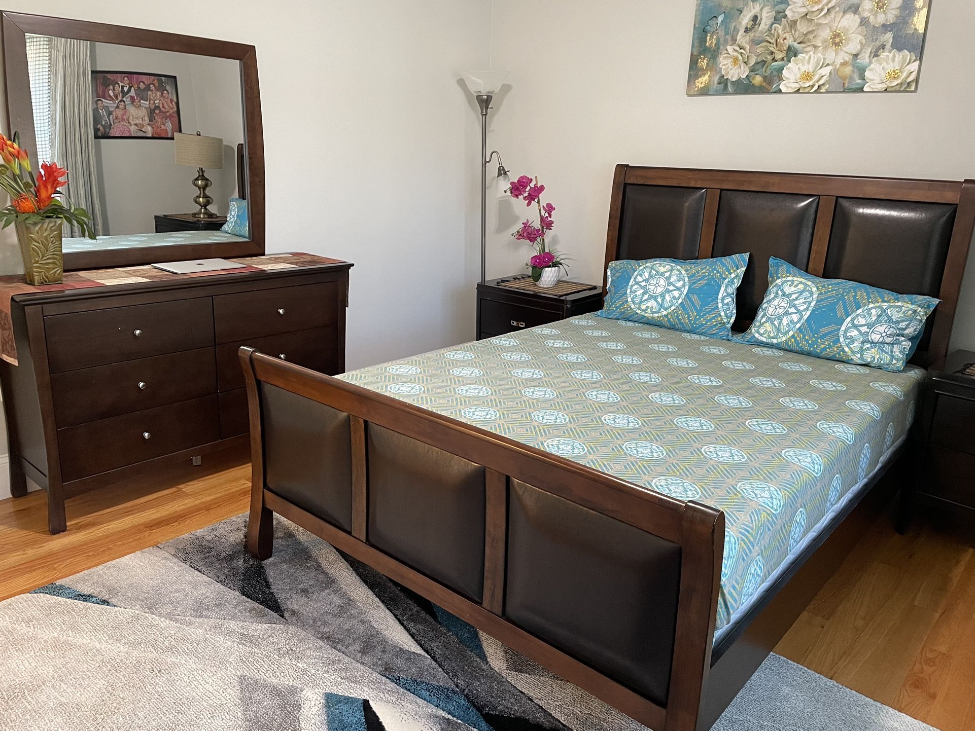  Solid Wood Queen Bedroom Set