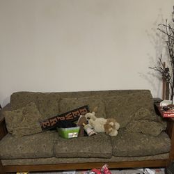 Flex steel sofa Solid Wood Frame Couch – Free if Picked Up by June 30